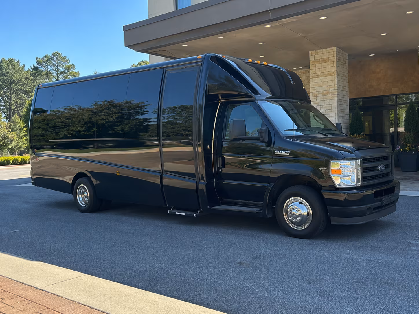 get online pricing for suffolk prom transportation fast before your date books up