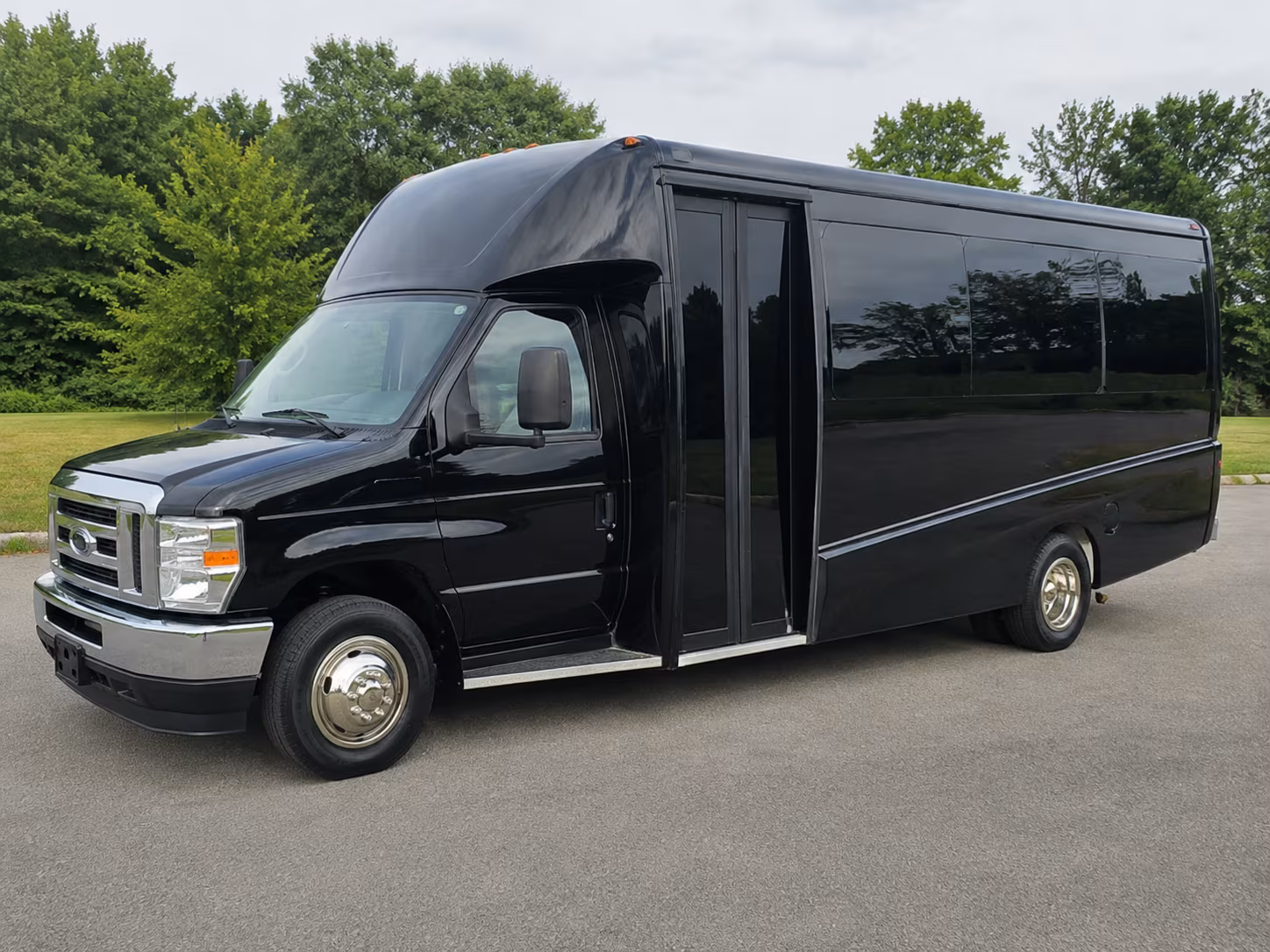 portsmouth bring your wine tour group together with a portsmouth charter bus