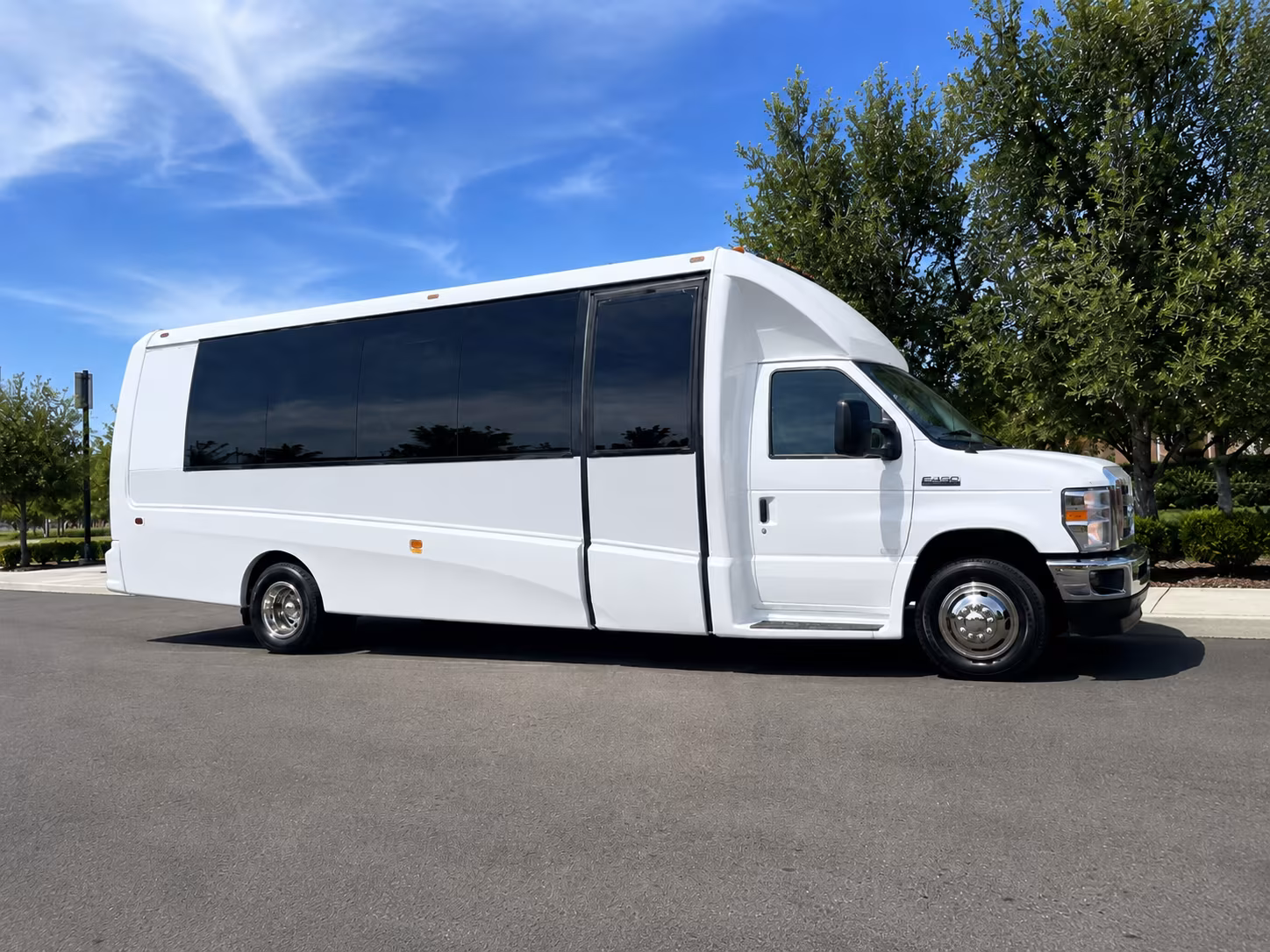 shuttle your guests between suffolk hotels and your ceremony venue