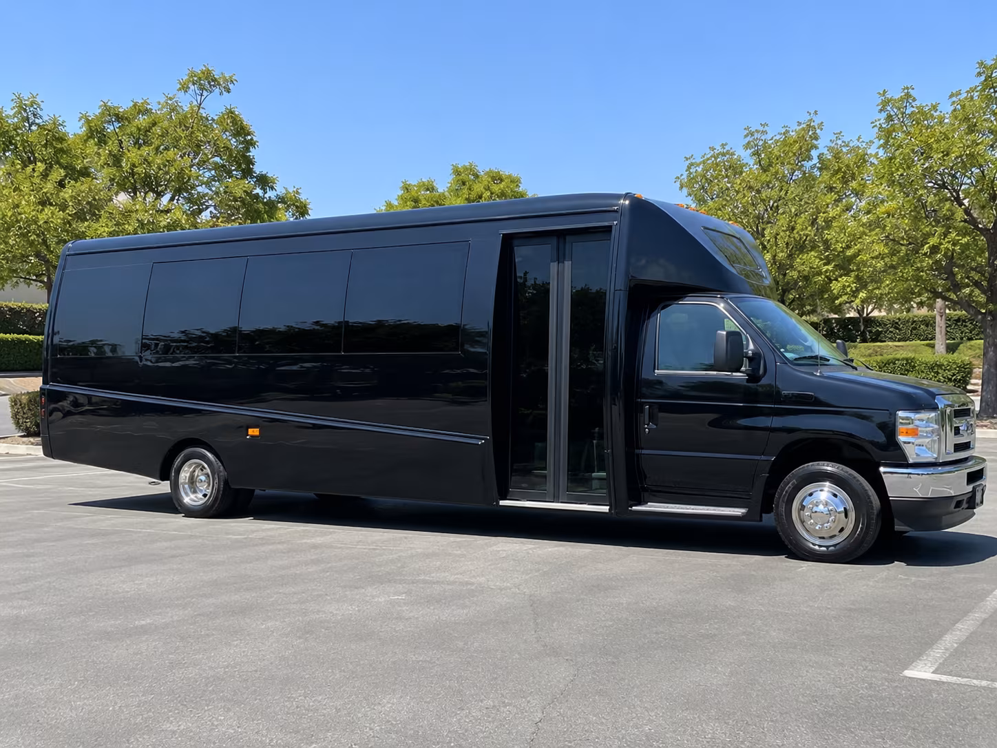 williamsburg corporate shuttle buses for williamsburg businesses